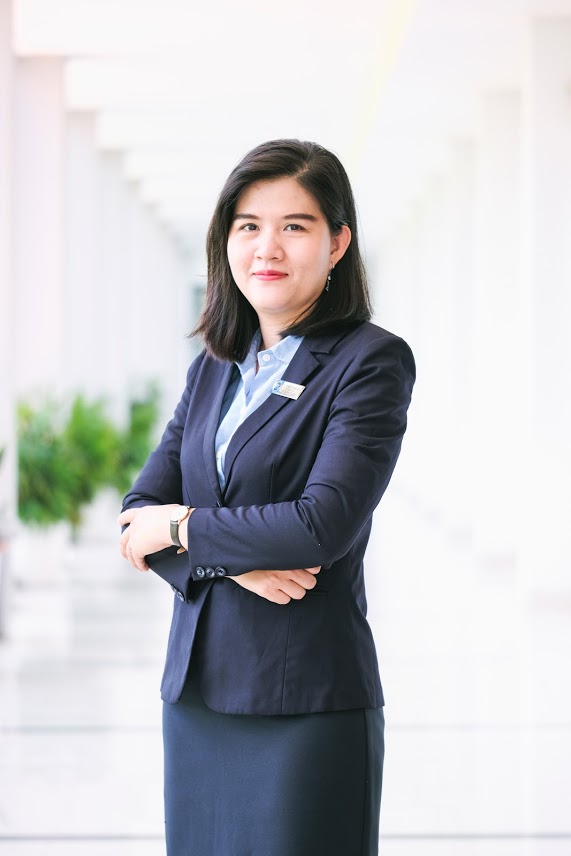 4. co phuong huynh phu trach chuong trinh thac si luat kinh doanh quoc te paris 2 toi da khoc khi khong co giay de di cho den khi toi nhin thay mot nguoi khong co chan de di giay. nha van helen