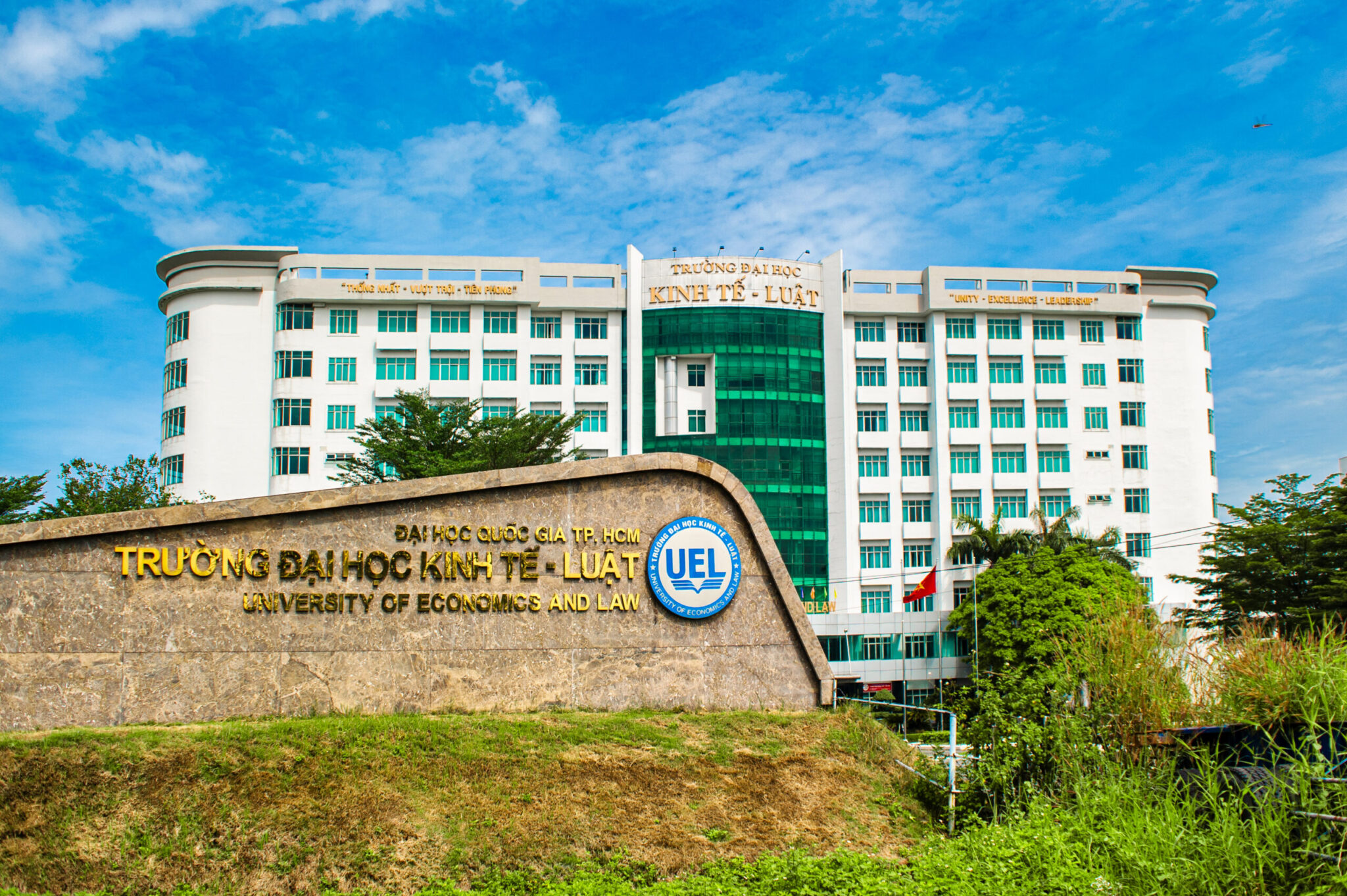 Tnt 7659 scaled 2048x1362